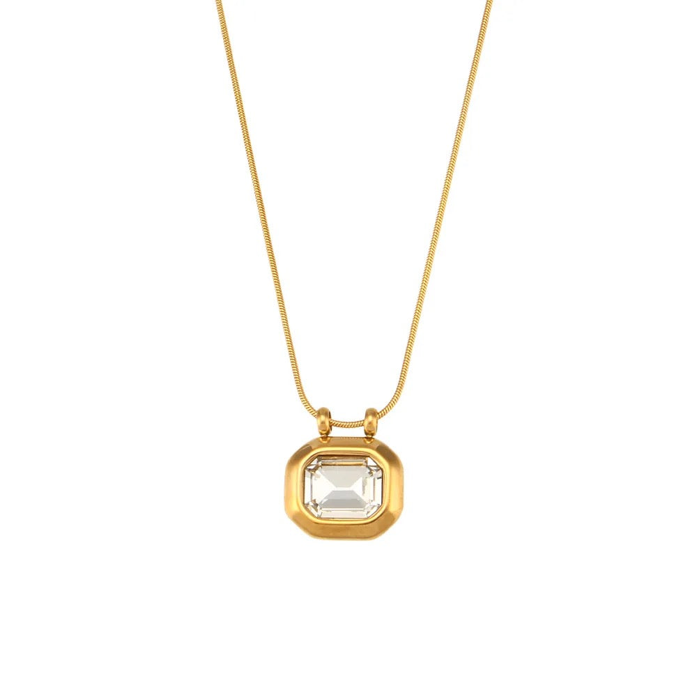 Gardenia Necklace: Elegantly crafted, inspired by the delicate flower. Waterproof, tarnish-free, stainless steel with 18K gold plating for a touch of luxury.